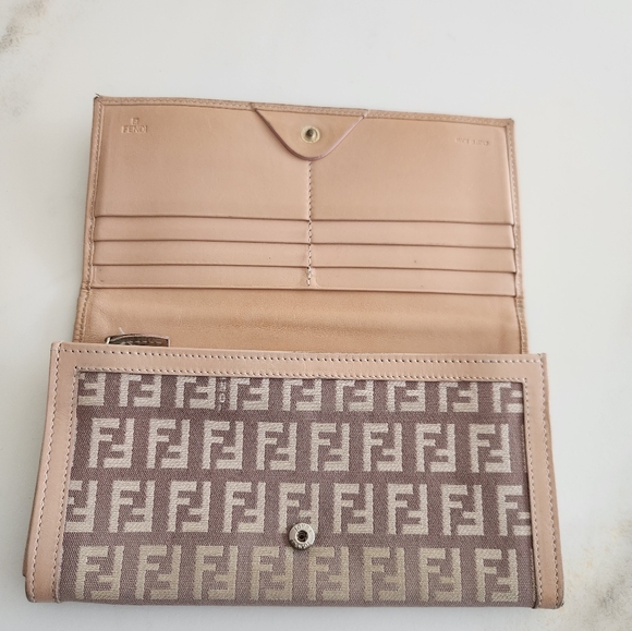 Fendi Long wallet. Gorgeous tan and cappuccino colors. - Picture 14 of 16